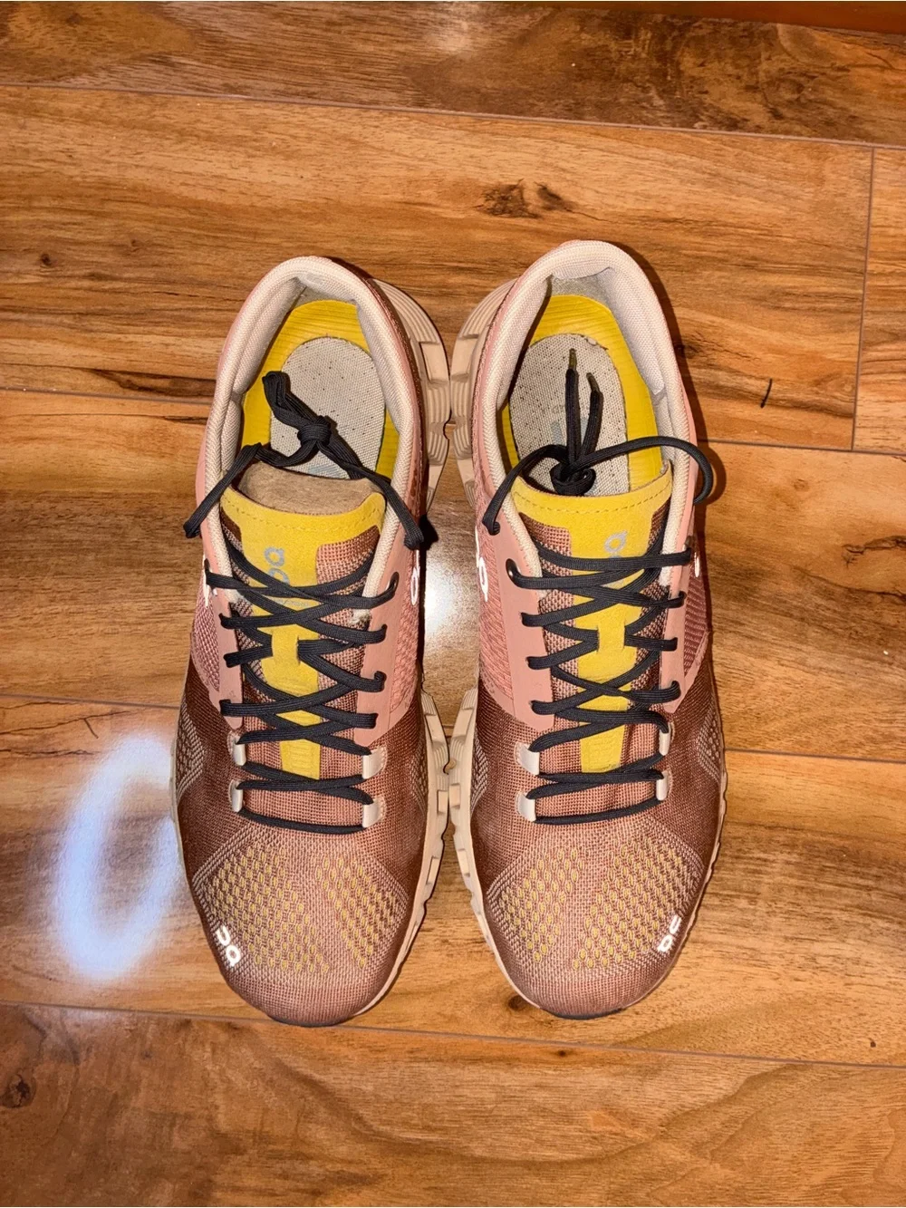 On Cloud X  Women’s Sneaker Pink Mocha & Sand Running Shoe - size 9